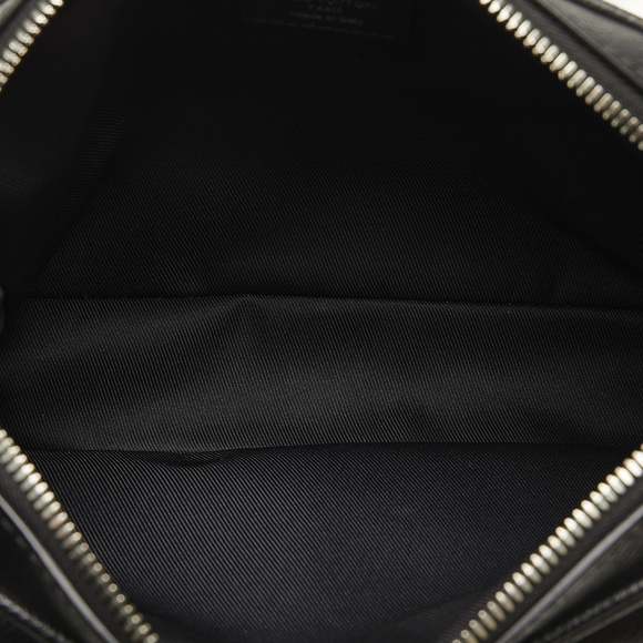 Pre-Loved Louis Vuitton Taiga Outdoor Bumbag - Picture 5 of 9